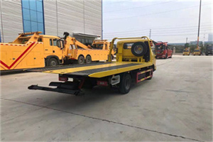 镇原非事故拖车